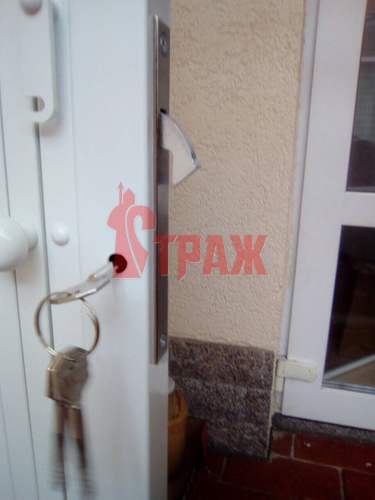 замок на раздвижной двери