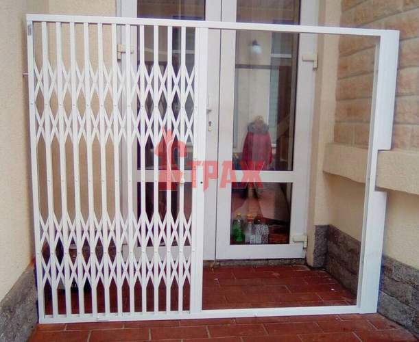 металлическая раздвижная дверь