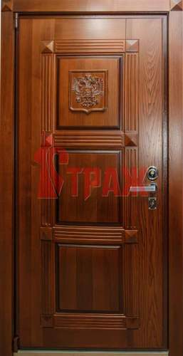дверь для загородного дома, отделка массивом ольхи с накладкой герб РФ