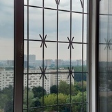 решетка на окно последнего этажа, цвет серый, эскиз звёзды в два ряда фото 1
