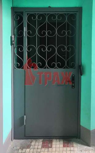 решетчатая стальная дверь