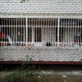 выпуклая сварная решетка белого цвета для балкона
