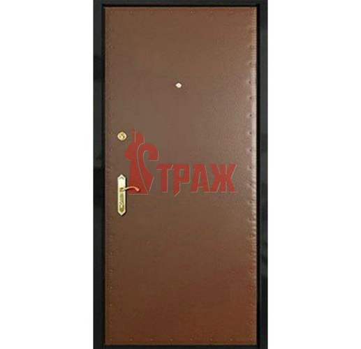 дверь входная покрыта коричневой винилискожей без шумоизоляции